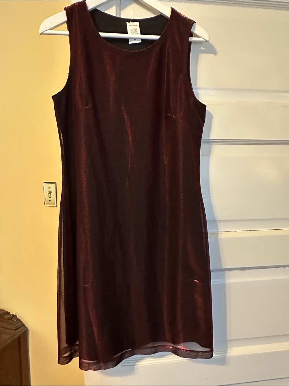 Sleeveless iridescent Burgundy Shift Dress
